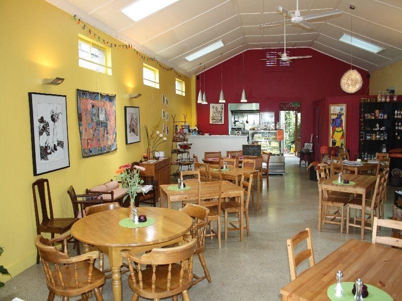 2 Memorial Avenue, Pomona QLD 4568