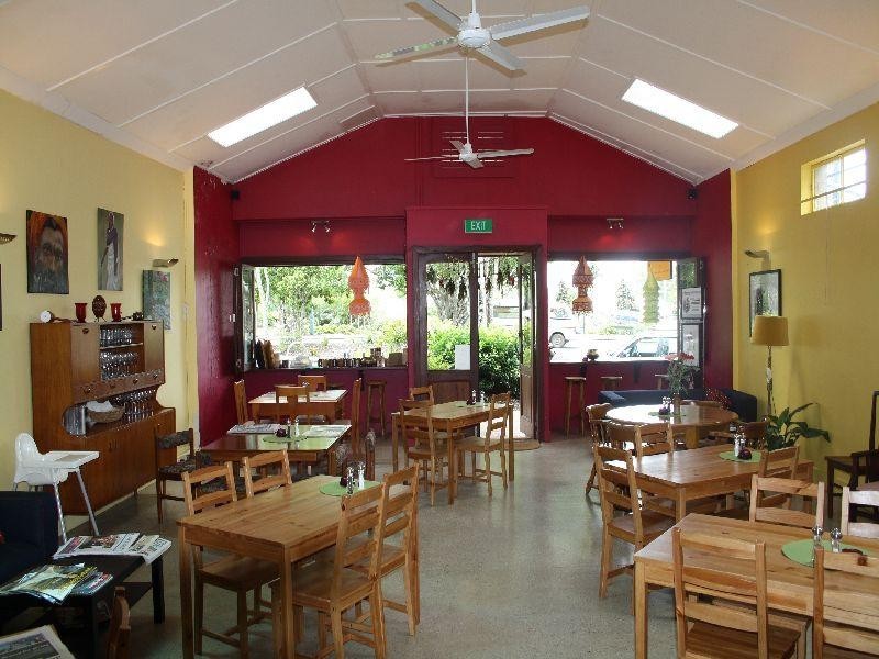 2 Memorial Avenue, Pomona QLD 4568