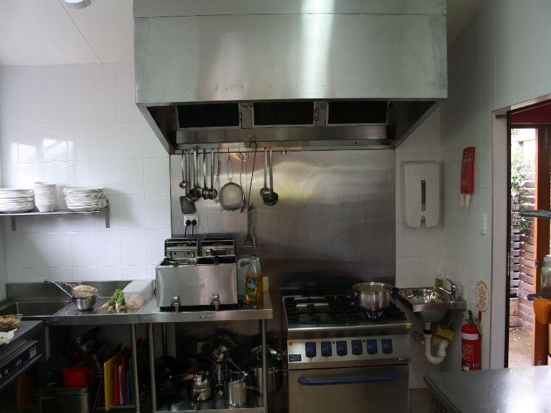 2 Memorial Avenue, Pomona QLD 4568