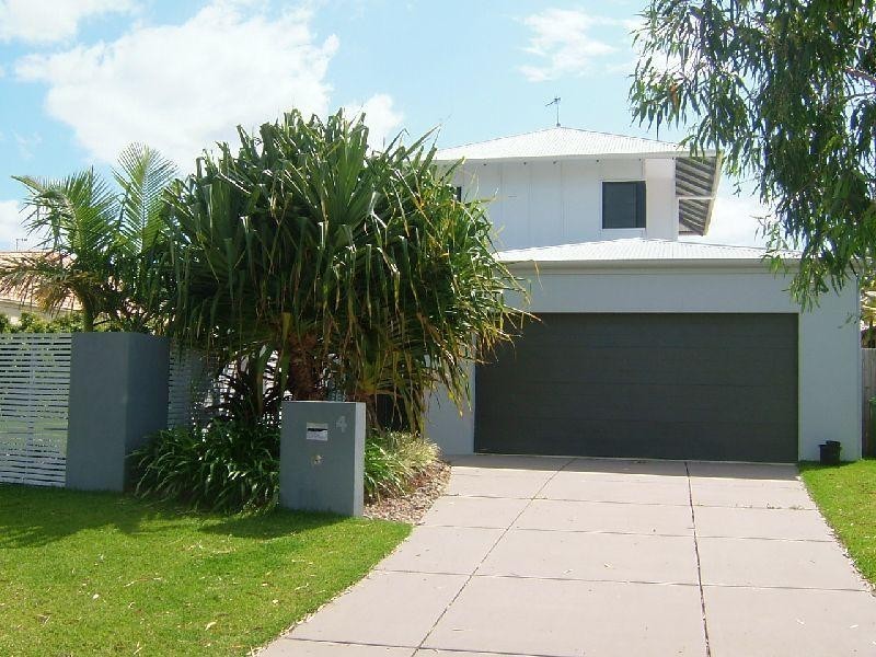 4 Regatta Cct, Noosaville QLD 4566