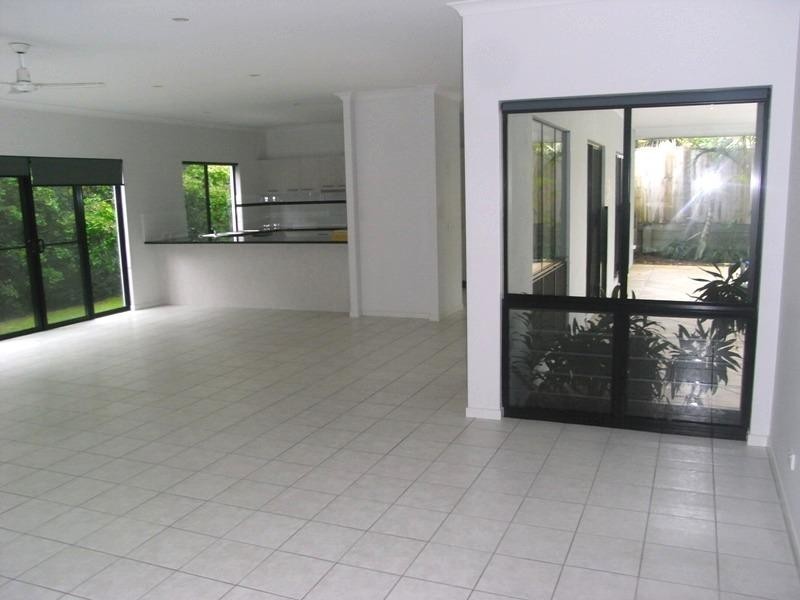 4 Regatta Cct, Noosaville QLD 4566