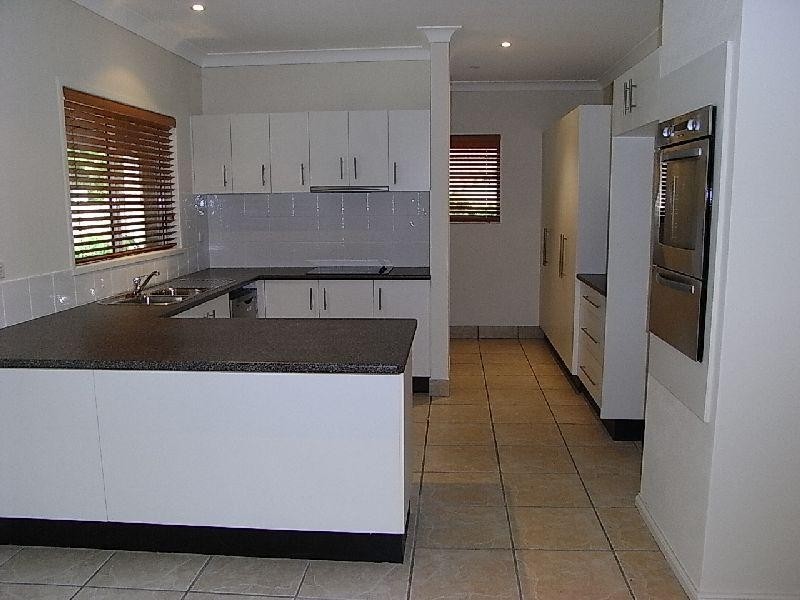 7 Lake Entrance Blvd, Noosaville QLD 4566