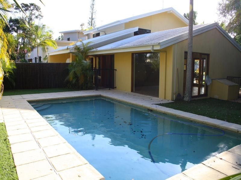 16 Mossman Crt, Noosa Heads QLD 4567