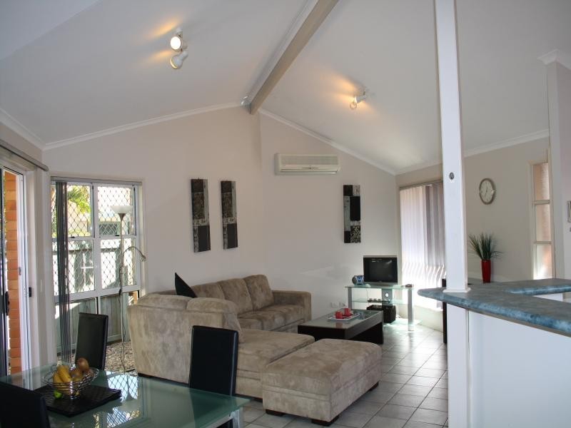 2 / 4 Stillwater Plc, Noosaville QLD 4566