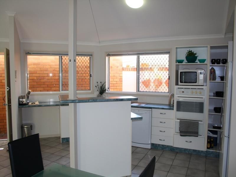 2 / 4 Stillwater Plc, Noosaville QLD 4566