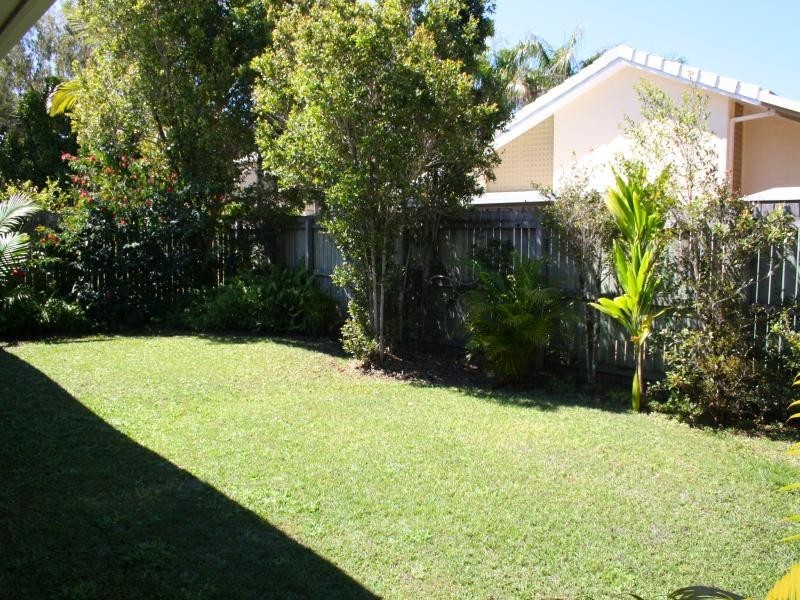 2 / 4 Stillwater Plc, Noosaville QLD 4566