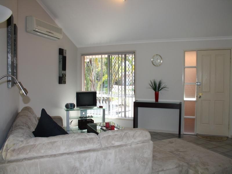 2 / 4 Stillwater Plc, Noosaville QLD 4566