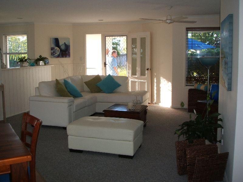 31 Southern Cross Pde, Sunrise Beach QLD 4567