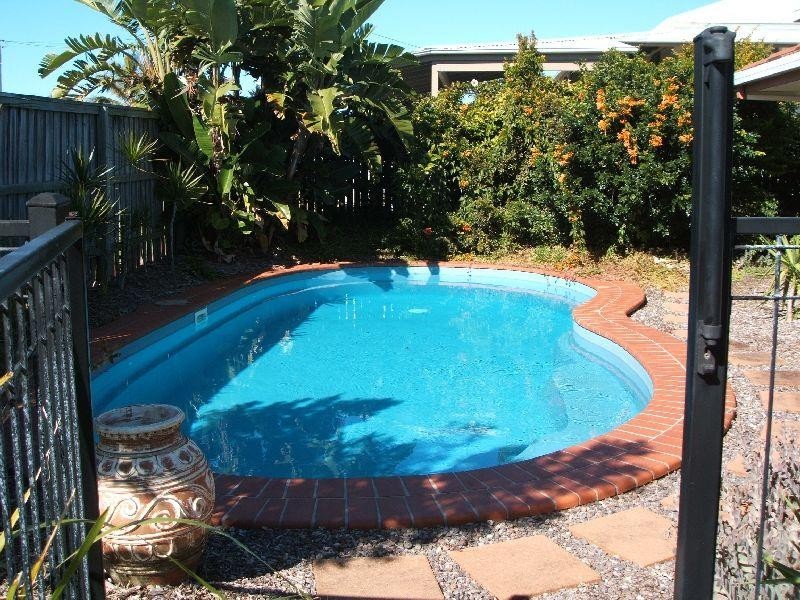 31 Southern Cross Pde, Sunrise Beach QLD 4567