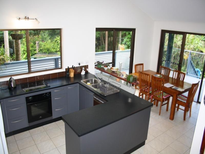 127 Sunrise Rd, Tinbeerwah QLD 4563