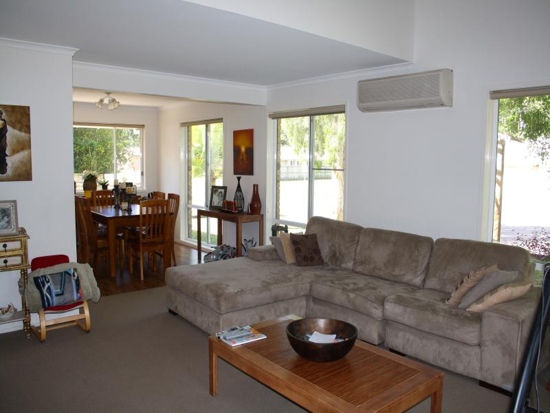 72 Lakes Entrance Blvd, Noosaville QLD 4566