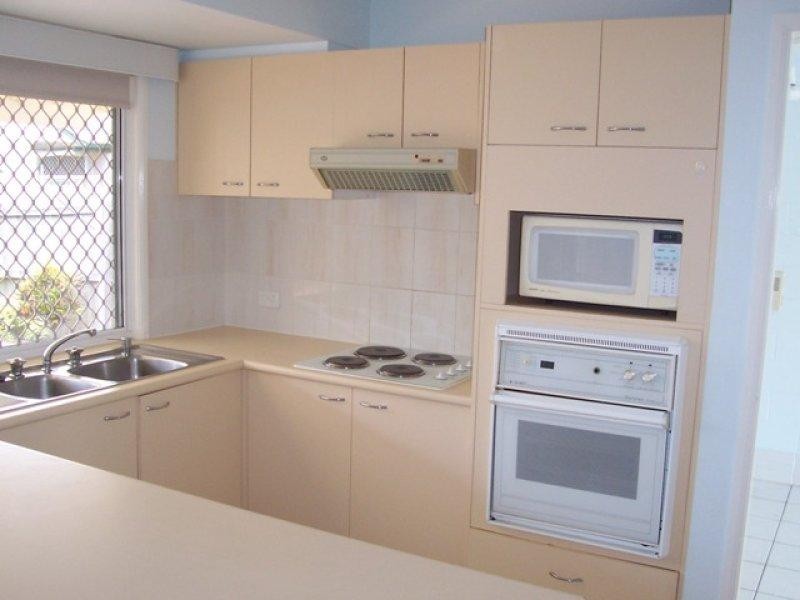 20 St Kevins Ave, Benowa QLD 4217