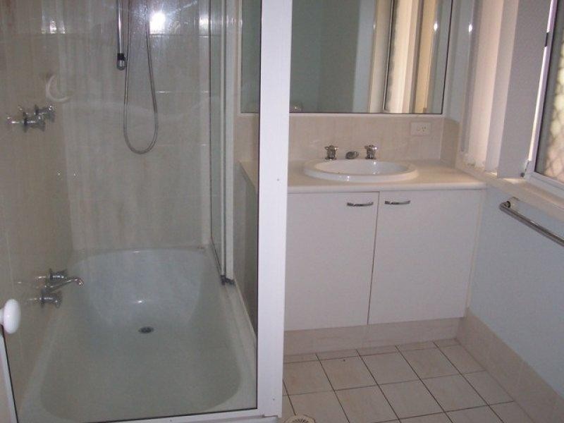 20 St Kevins Ave, Benowa QLD 4217