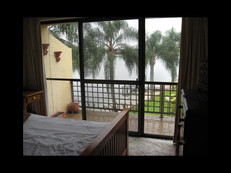 111 Markeri Street, Mermaid Waters QLD 4218