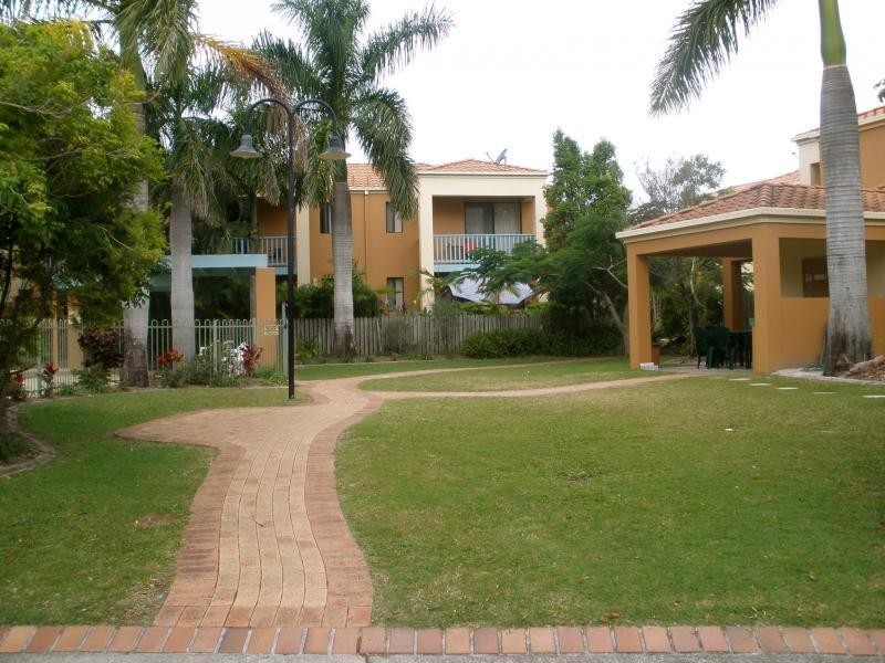 1 Warbler Parade, Varsity Lakes QLD 4227