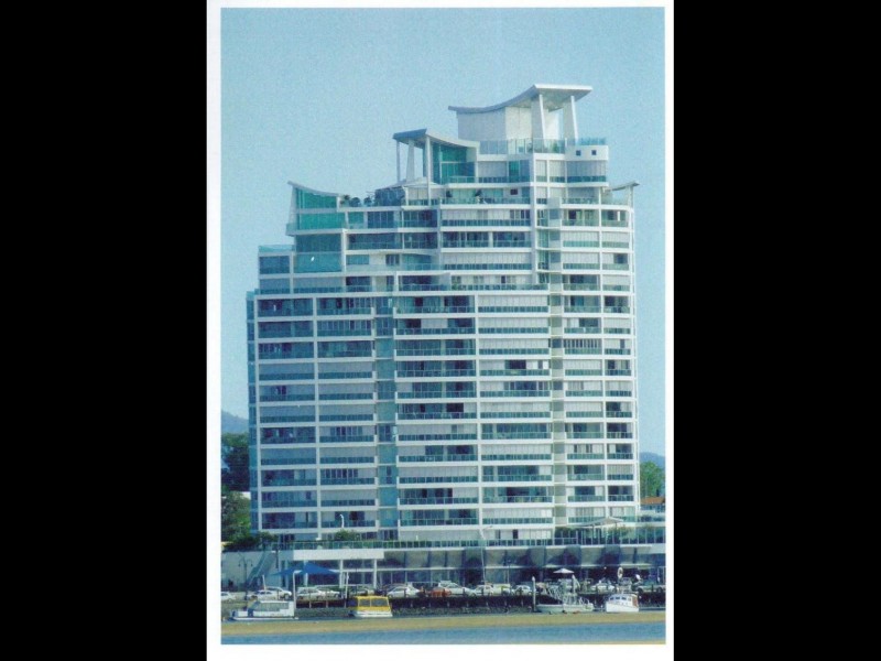 300 Marine Parade, Labrador QLD 4215