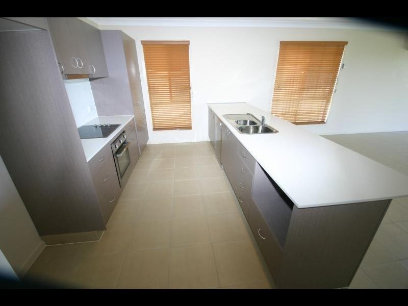 82/19 Santa Barbara Road, Hope Island QLD 4212