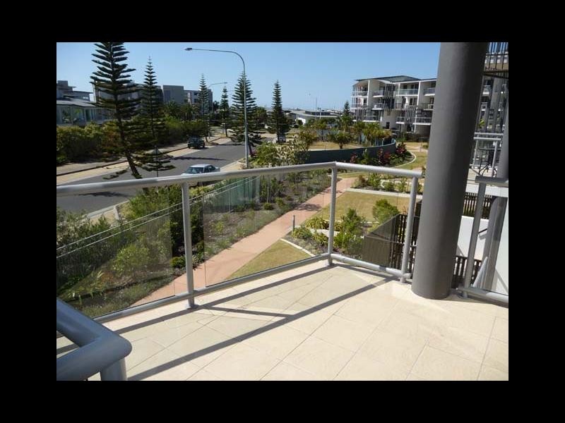 13/10 Grand Parade, Kawana Island QLD 4575