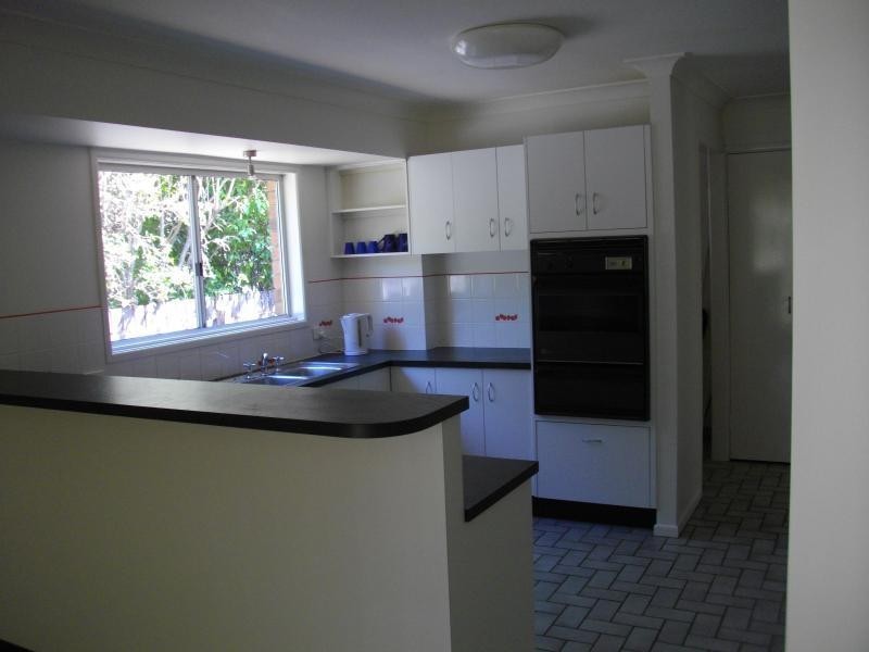 18 Tangmere ST, Chapel Hill QLD 4069