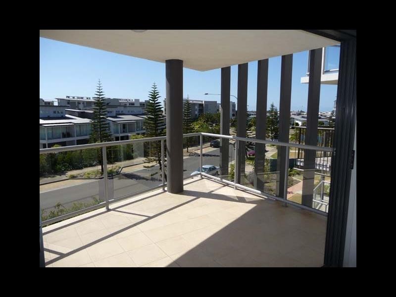 37/10 Grand Parade, Kawana Island QLD 4575