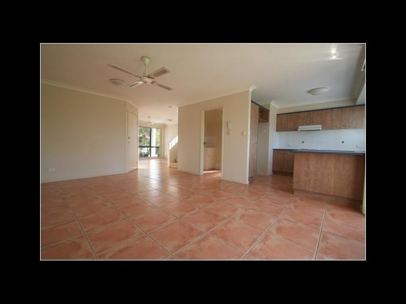 11/2 Studio Drive, Pacific Pines QLD 4211