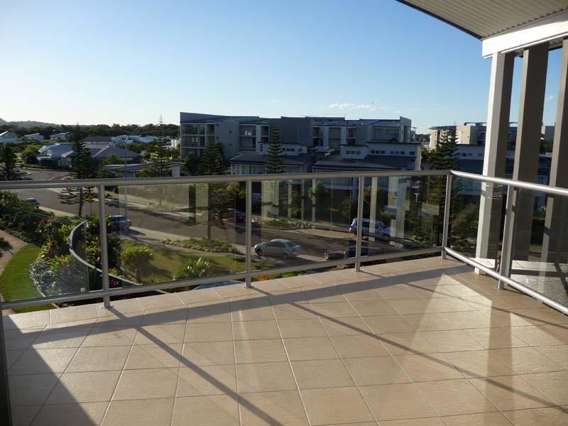 61/10 Grand Parade, Kawana Island QLD 4575