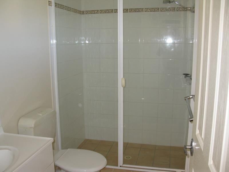 74 Universal St, Pacific Pines QLD 4211