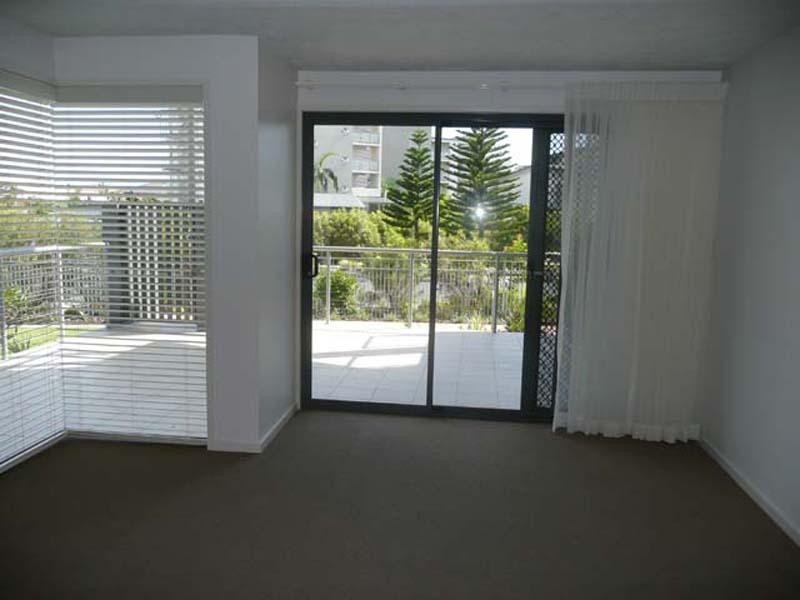 11/10 Grand Parade, Kawana Island QLD 4575