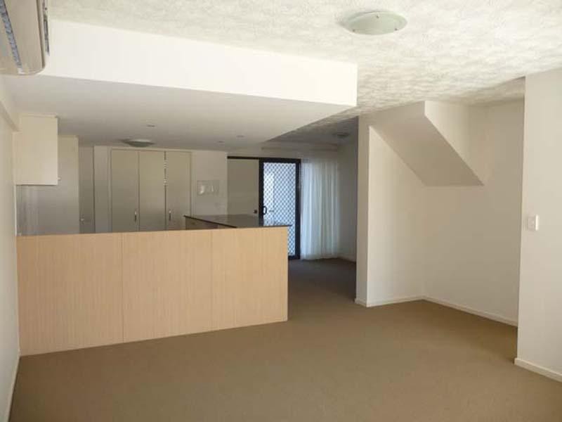 11/10 Grand Parade, Kawana Island QLD 4575