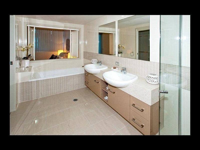 1 Cnr Angus & Hornibrook Esplanade, Clontarf QLD 4019
