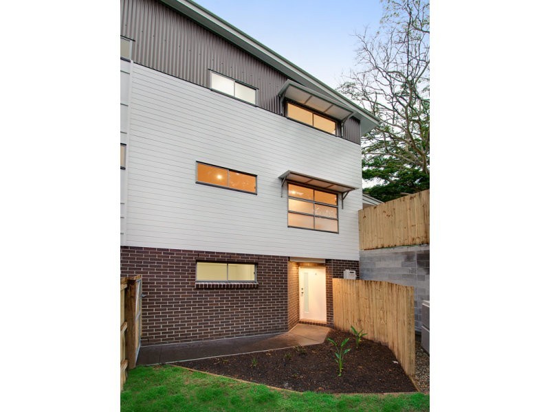 80 Plimsoll Street, Greenslopes QLD 4120