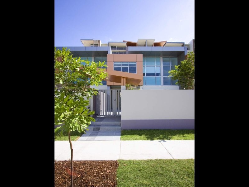 3/56 Stanhill Drive, Chevron Island QLD 4217