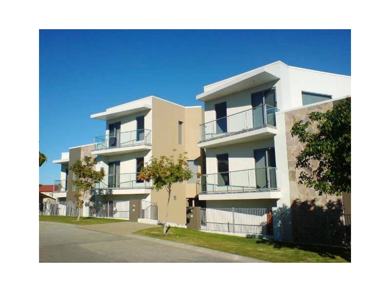 10 Cezaire Avenue, Varsity Lakes QLD 4227