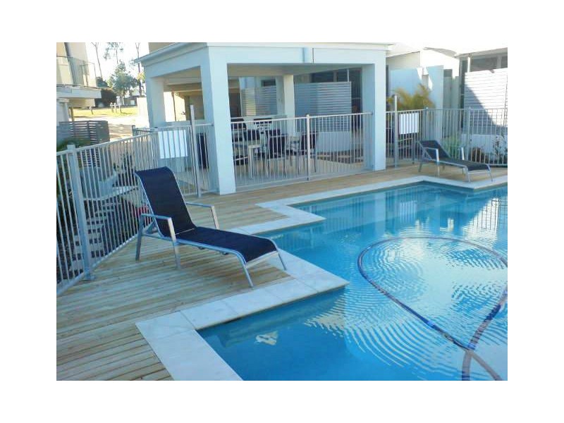 10 Cezaire Avenue, Varsity Lakes QLD 4227