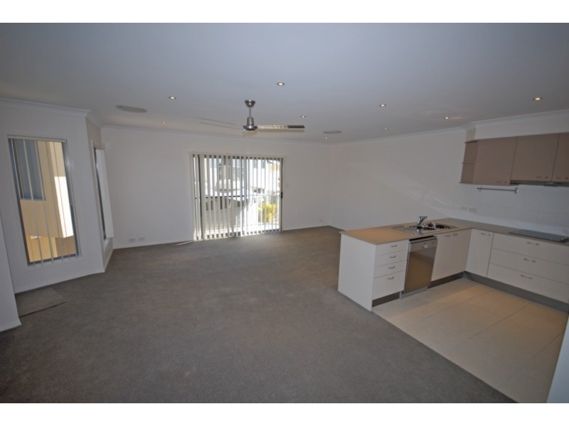 10 Cezaire Avenue, Varsity Lakes QLD 4227