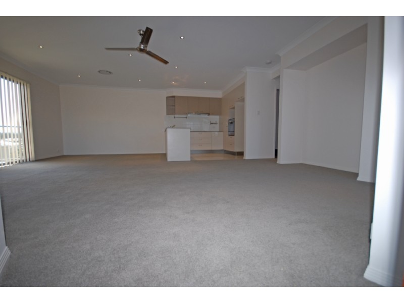 10 Cezaire Avenue, Varsity Lakes QLD 4227