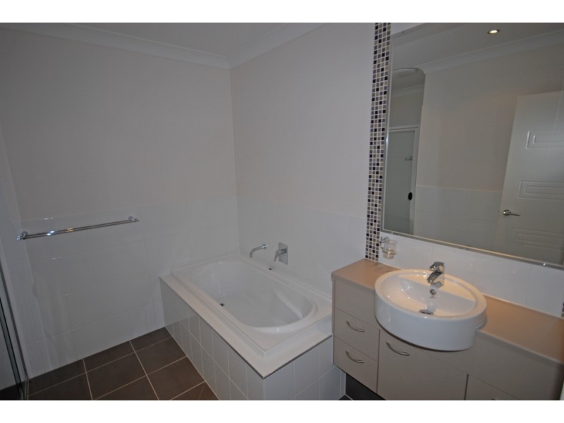 10 Cezaire Avenue, Varsity Lakes QLD 4227