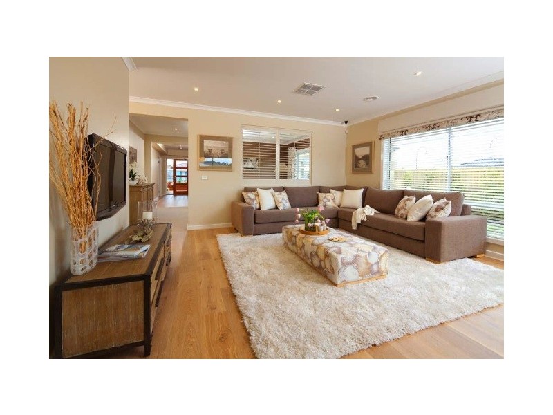 367 Cornelius Drive, Augustine Heights QLD 4300