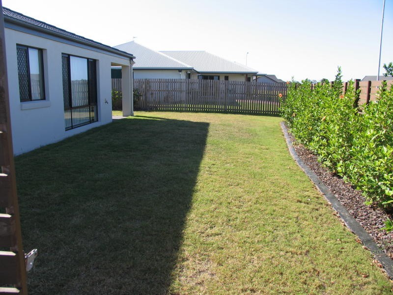 1 Fishburn Way, Mariners Cove, Eli Waters QLD 4655