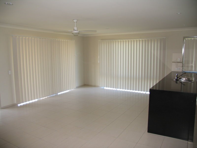 1 Fishburn Way, Mariners Cove, Eli Waters QLD 4655