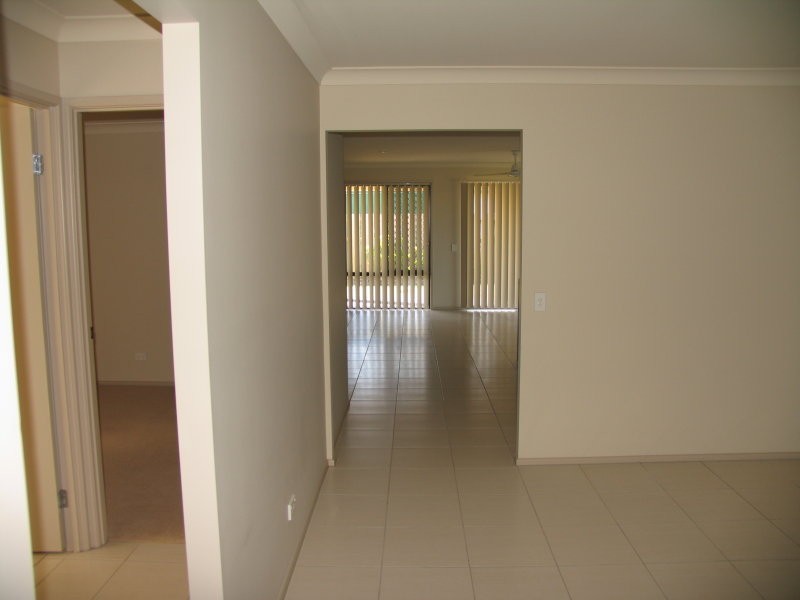 1 Fishburn Way, Mariners Cove, Eli Waters QLD 4655