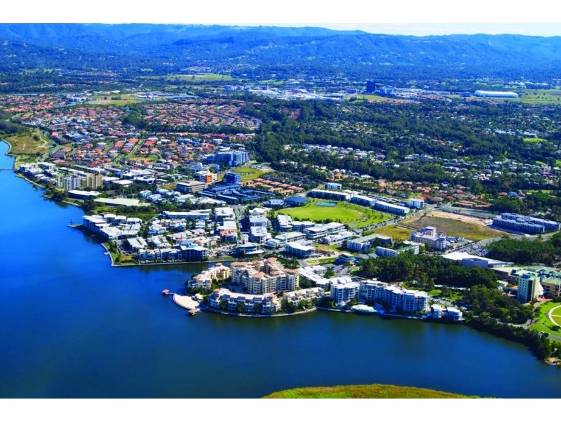 33 Lakefront Crescent, Varsity Lakes QLD 4227