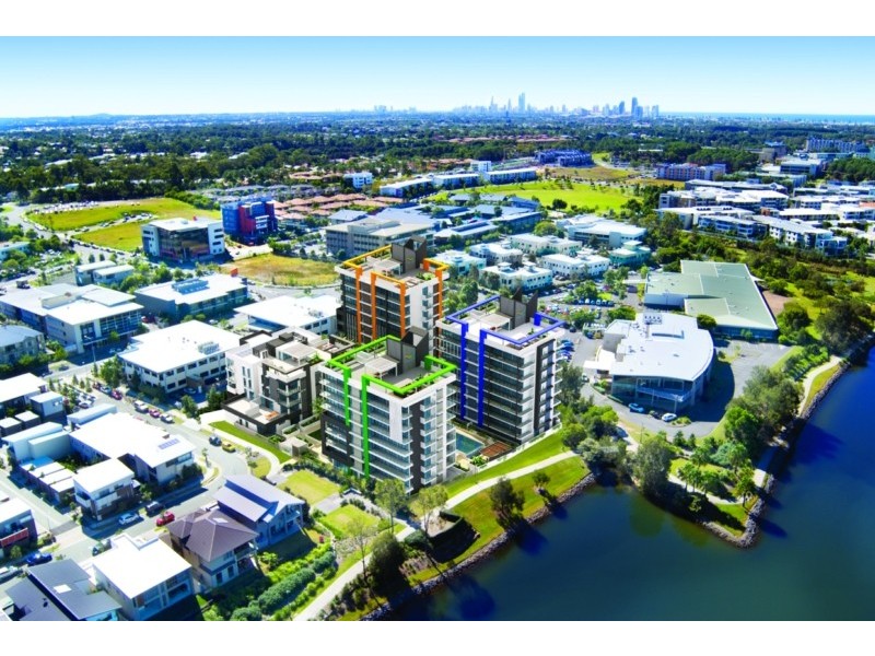 33 Lakefront Crescent, Varsity Lakes QLD 4227