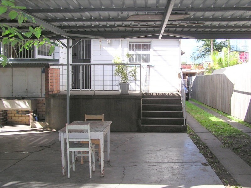 25 Carl Street, Woolloongabba QLD 4102