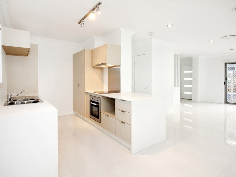 2/200 Meadowlands Road, Carina QLD 4152