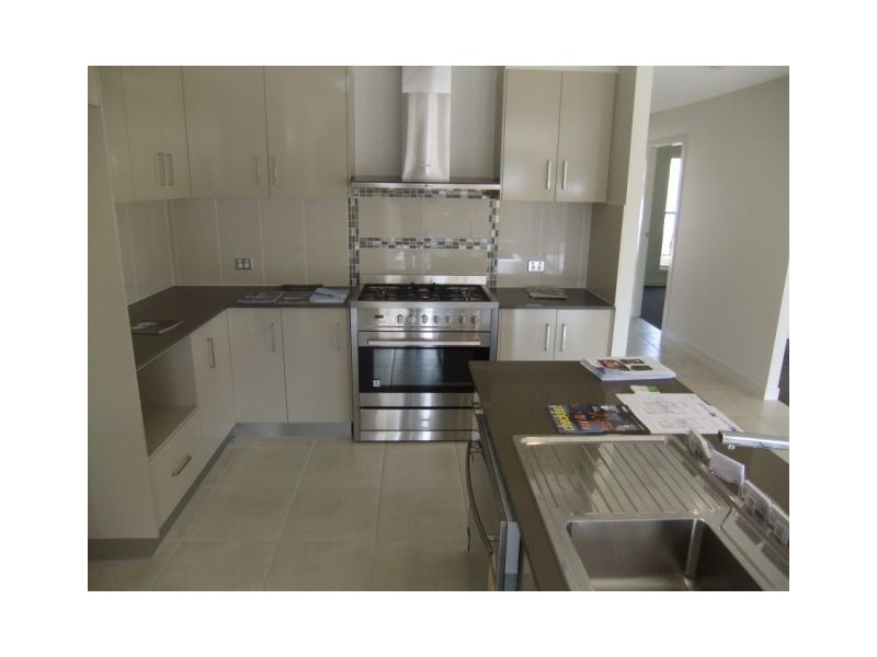 8 Stonewood Crescent, Warwick QLD 4370