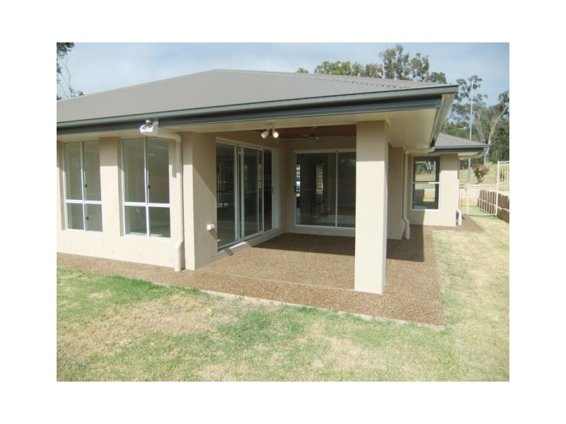 8 Stonewood Crescent, Warwick QLD 4370