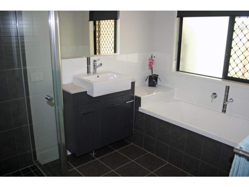 165 Walker Drive, Kooralbyn QLD 4285