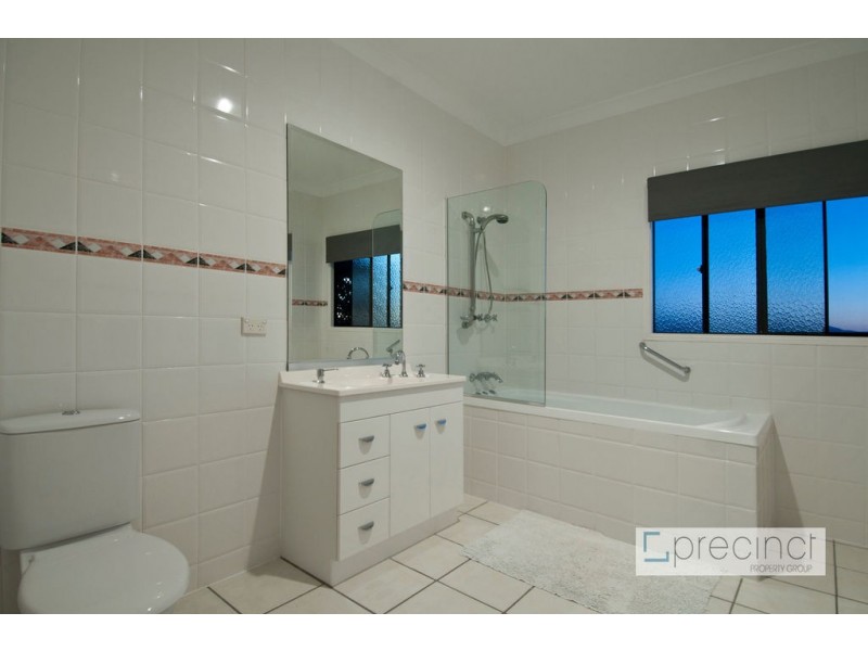 68 Brooks Drive, Kooralbyn QLD 4285