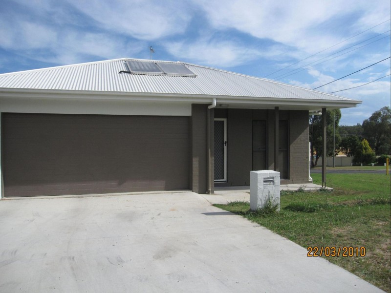 1/140 DRAGON STREET, Warwick QLD 4370